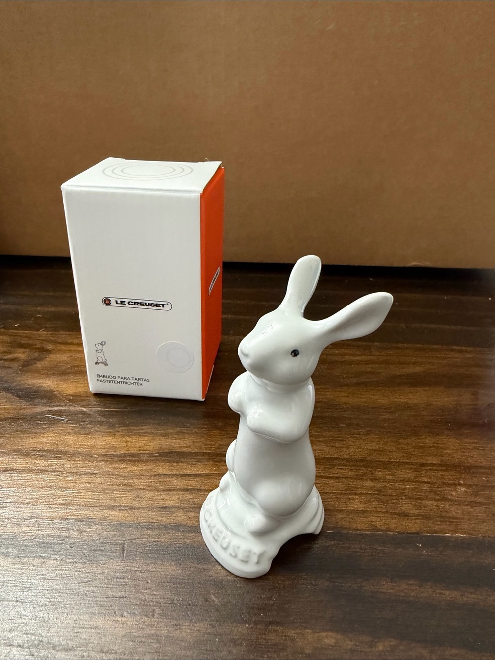 Le Creuset White Ceramic Bunny Figurine Pie Bunny